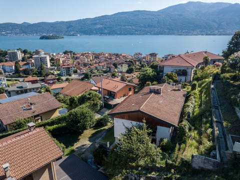 Property building, Nearby landmark, Day, City view, Lake view, Mountain view