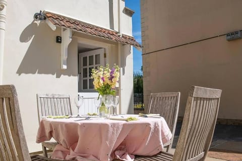 Curzon House House in England