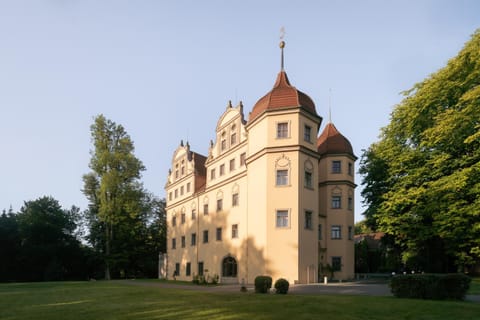 Property building, Day