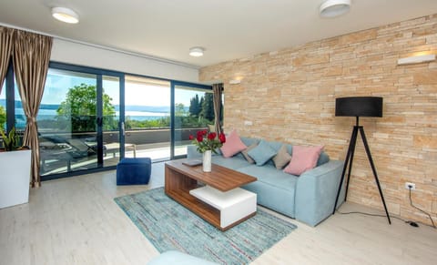 Communal lounge/ TV room, Natural landscape, TV and multimedia, Balcony/Terrace, Living room, Seating area