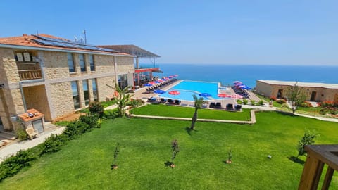 Property building, Spring, Day, Natural landscape, Garden, Garden, Garden view, Pool view, Sea view, Swimming pool, sunbed
