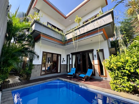 Property building, Patio, Day, View (from property/room), Balcony/Terrace, Pool view, Swimming pool, sunbed