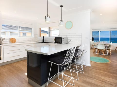 Kitchen or kitchenette, Dining area, Sea view