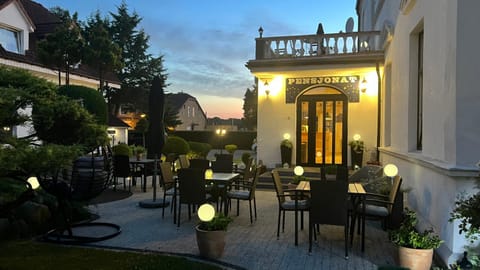 Property building, Patio, Garden, View (from property/room), Balcony/Terrace, Balcony/Terrace, Seating area, Garden view