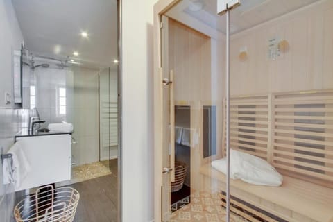 Palm house Sauna city center ideal Insead Apartment in Fontainebleau