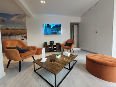 TV and multimedia, Living room, Seating area