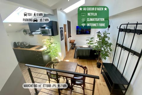 TV and multimedia, Kitchen or kitchenette, Living room, Seating area, minibar