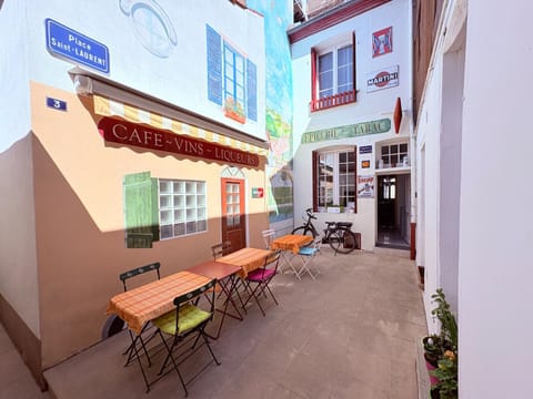 Property building, Patio, Breakfast