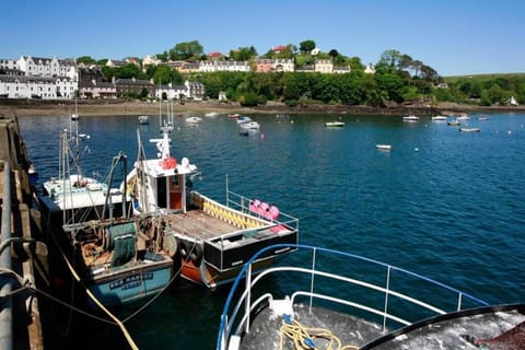 Modern Spacious Central Apartment Apartment in Portree