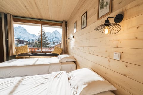 Bedroom, Mountain view