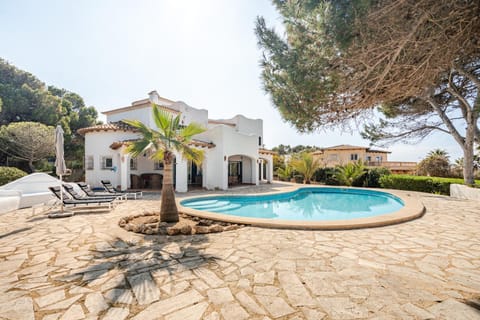 Property building, Day, Natural landscape, Garden, Garden view, Pool view, Swimming pool, sunbed