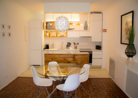 Kitchen or kitchenette, Dining area, Communal kitchen
