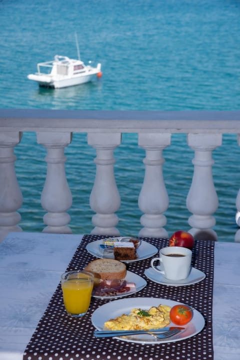 Natural landscape, Balcony/Terrace, Food and drinks, Food, Sea view, Breakfast, Buffet breakfast