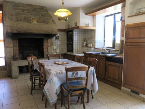 Maison bretonne avec jardin à 50m de la baie Ste Anne - FR-1-368-252 House in Trégastel