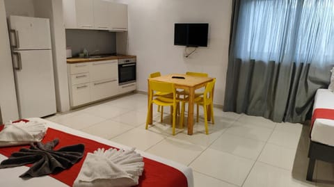 Cresta Beach Studios Apartment hotel in Saint Julians