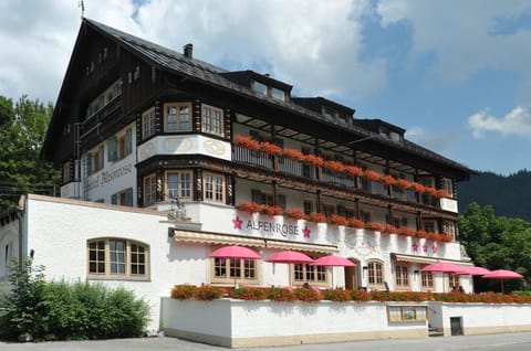 Property building, Nearby landmark, Restaurant/places to eat, Restaurant/places to eat, Facade/entrance, Property logo or sign, Natural landscape, Balcony/Terrace, Banquet/Function facilities, Mountain view