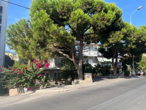 Neighbourhood, Street view, Location