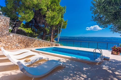 Property building, Garden, Balcony/Terrace, Beach, Sea view, Swimming pool