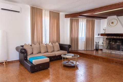 Living room, Seating area, air conditioner
