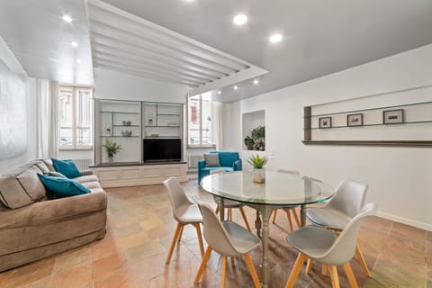 TV and multimedia, Living room, Seating area, Dining area