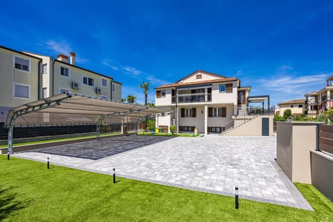 Property building, Garden