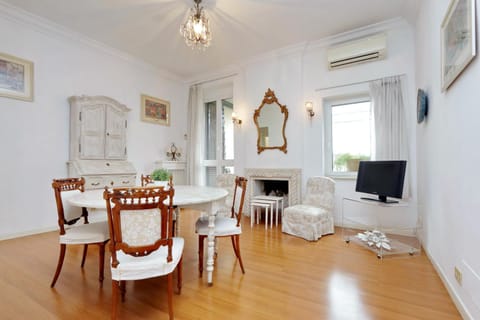 TV and multimedia, Living room, Dining area