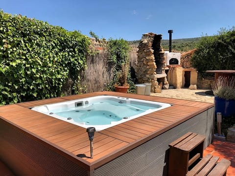 Off site, Summer, Hot Tub, Coffee/tea facilities, Balcony/Terrace, Swimming pool