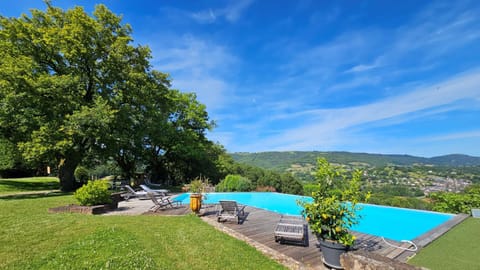 Nearby landmark, Spring, Day, Natural landscape, Garden, Garden view, Pool view, Swimming pool, sunbed