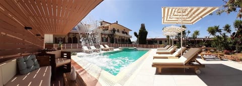 Swimming pool, Swimming pool