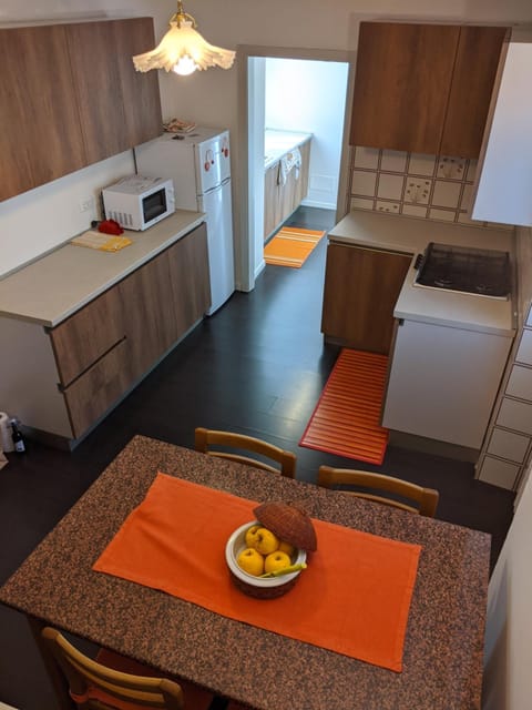 Living room, Food and drinks, Dining area