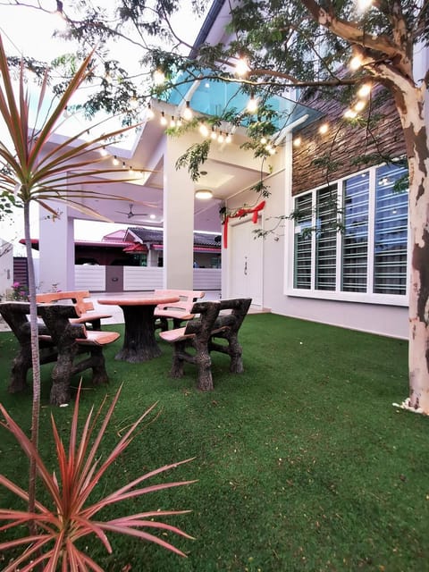 Property building, Patio, Day, Garden, Garden view
