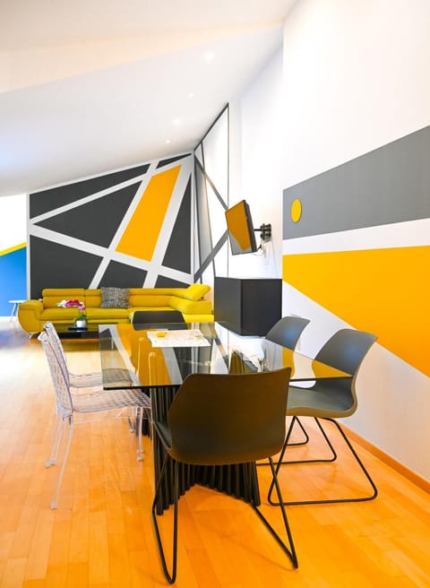 Seating area, Dining area