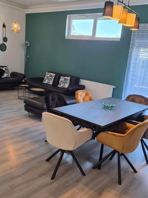 Living room, Seating area, Dining area