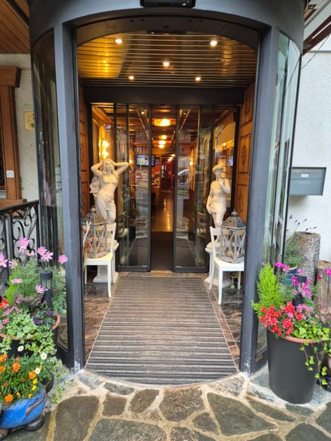 Property building, Facade/entrance, Day