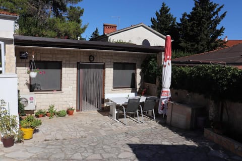 Patio, Facade/entrance, Balcony/Terrace