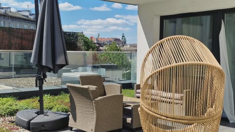 Patio, Day, View (from property/room), Balcony/Terrace, Seating area, City view, Landmark view, Quiet street view