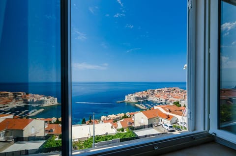 City view, Sea view