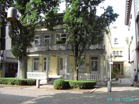 Property building, Facade/entrance, Day