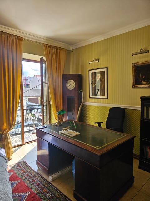 Barrister's apartments with fireplace Apartment in Lithuania