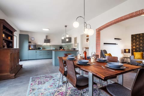 Kitchen or kitchenette, Living room, Photo of the whole room, Dining area