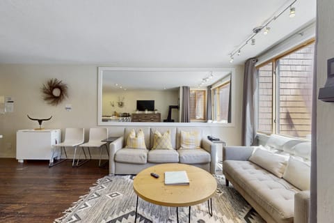 Cozy Coyote Fork Condo Apartment in Northstar Drive