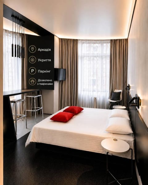 Bed, TV and multimedia, Photo of the whole room, Bedroom, hair dresser, towels