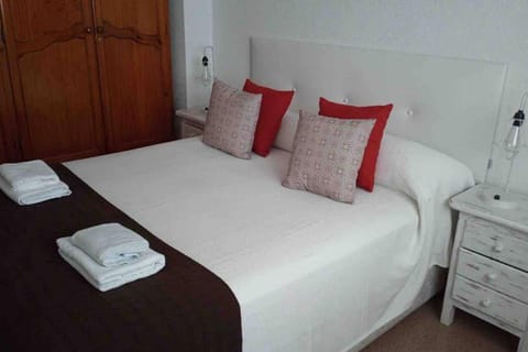 Bed, Bedroom, towels, wardrobe