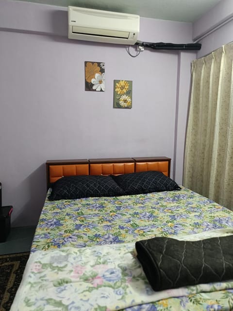 Bed, Photo of the whole room, Bedroom, air conditioner