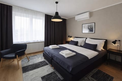 Bed, Photo of the whole room, Bedroom, air conditioner