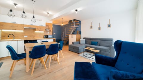 Kitchen or kitchenette, Living room, Seating area, Dining area