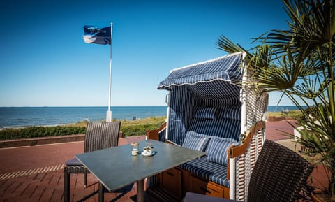 Seating area, Dining area, Sea view