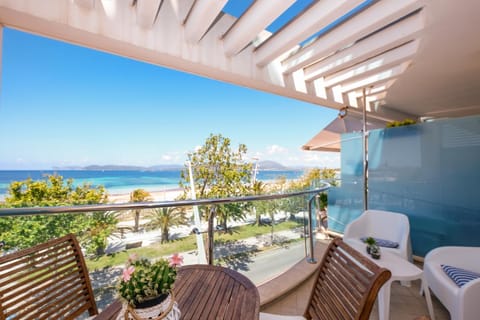 Day, Natural landscape, View (from property/room), Balcony/Terrace, Dining area, Sea view