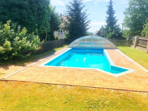 Swimming pool, Swimming pool