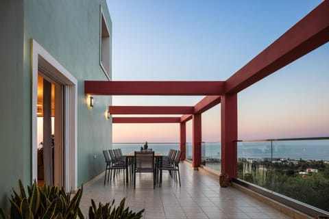 Property building, Nearby landmark, Restaurant/places to eat, Facade/entrance, Spring, Day, Summer, View (from property/room), View (from property/room), Dining area, Beach, Autumn, On site, City view, City view, Garden view, Garden view, Landmark view, Landmark view, Mountain view, Mountain view, Sea view, Sea view, Area and facilities, Meals, Meals, Breakfast, Breakfast, Dinner, Dinner, Seasons, Time of day, Location, Sunrise, Sunset, Family, Inner courtyard view